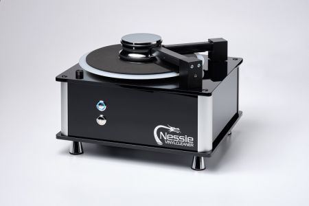 Nessie Vinylcleaner ProPlus+ mit Mikrofaserbürste und elektischer Dosierung